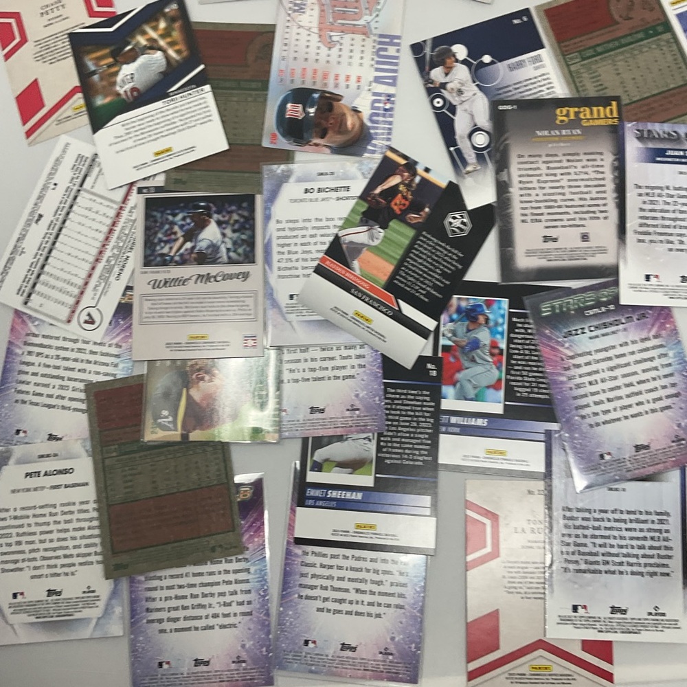 Assorted Baseball Trading Cards Collection - Picture 13 of 14
